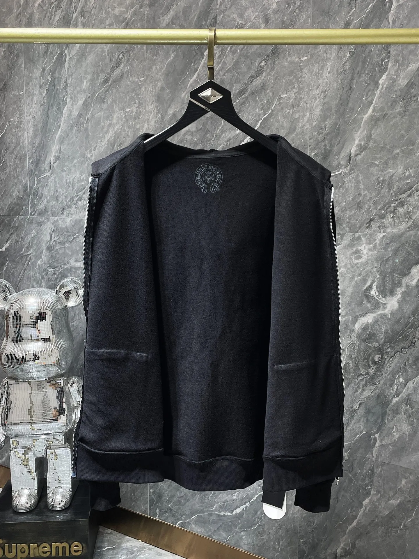 P260 Chrome Hearts Autumn and Winter 2025 Counter Synchronization ❤️ Crow Cross Pink Sword Short Sleeve Zipper Sweater Improved customized version of 1:1 high-weight high-quality fabric Recommended color: White Black Size: S, M, L, XL.